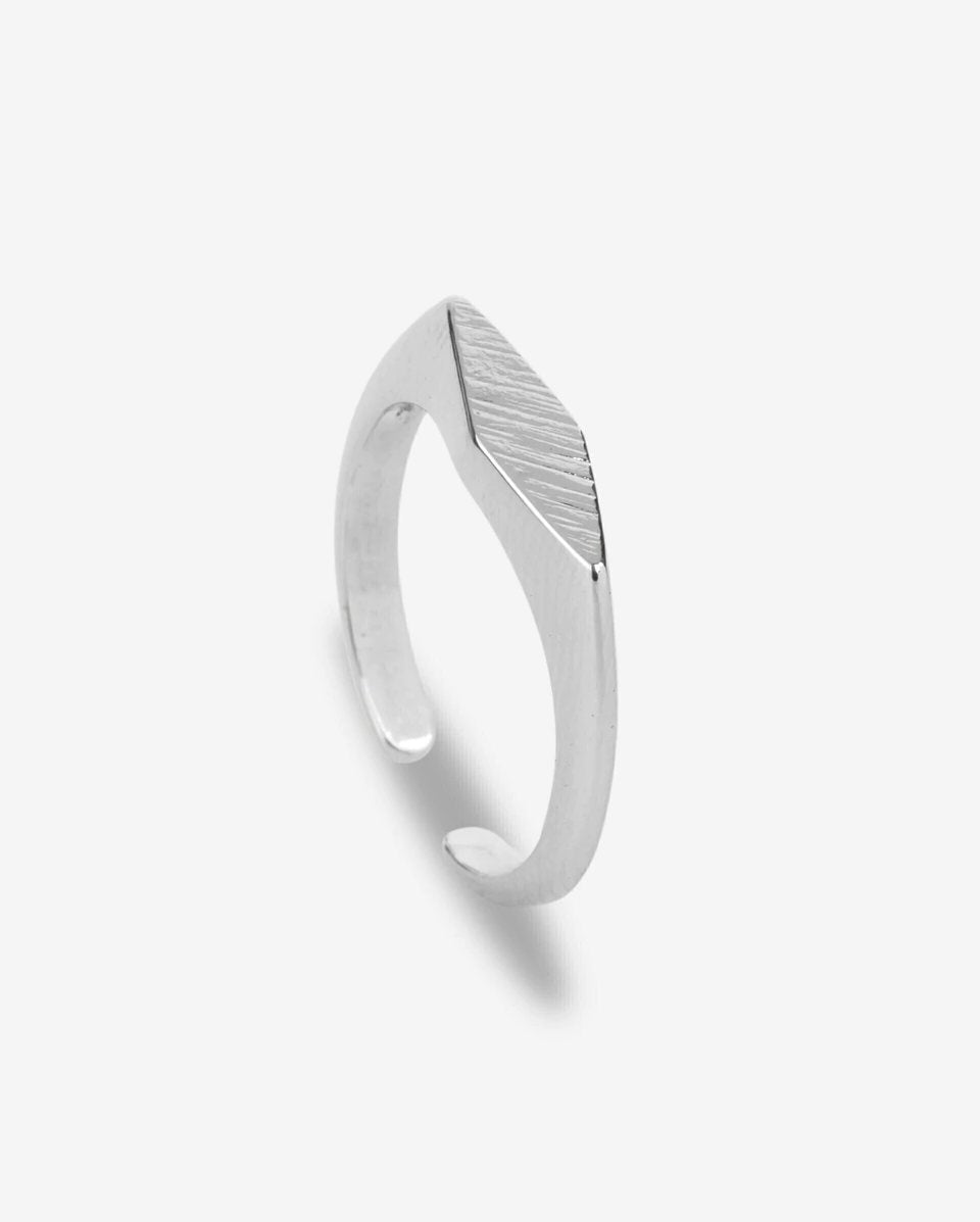 Velmont Diamond-Cut Brushed Ring, product photo